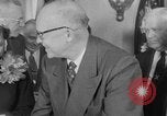Standbild Präsident Eisenhower Washington DC White House USA, 1954, aus Sekunde 33 historischem Filmmaterial Videoclip 65675052626