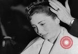 Standbild Friseure Lissabon Portugal, 1954, aus Sekunde 11 historischem Filmmaterial Videoclip 65675052627