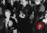 Standbild Friseure Lissabon Portugal, 1954, aus Sekunde 17 historischem Filmmaterial Videoclip 65675052627