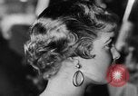 Standbild Friseure Lissabon Portugal, 1954, aus Sekunde 24 historischem Filmmaterial Videoclip 65675052627