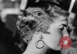 Standbild Friseure Lissabon Portugal, 1954, aus Sekunde 25 historischem Filmmaterial Videoclip 65675052627