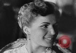 Standbild Friseure Lissabon Portugal, 1954, aus Sekunde 28 historischem Filmmaterial Videoclip 65675052627