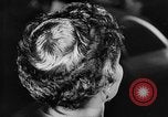 Standbild Friseure Lissabon Portugal, 1954, aus Sekunde 36 historischem Filmmaterial Videoclip 65675052627