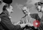 Standbild Film star Jimmy Stewart Miami Florida USA, 1954, aus Sekunde 26 historischem Filmmaterial Videoclip 65675052628