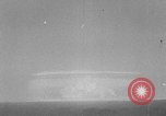 Standbild Dritte atomare Explosion von Großbritannien Australien, 1954, aus Sekunde 42 historischem Filmmaterial Videoclip 65675052629