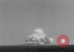 Standbild Dritte atomare Explosion von Großbritannien Australien, 1954, aus Sekunde 45 historischem Filmmaterial Videoclip 65675052629