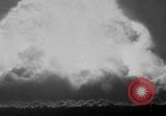 Standbild Dritte atomare Explosion von Großbritannien Australien, 1954, aus Sekunde 46 historischem Filmmaterial Videoclip 65675052629