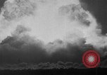 Standbild Dritte atomare Explosion von Großbritannien Australien, 1954, aus Sekunde 48 historischem Filmmaterial Videoclip 65675052629