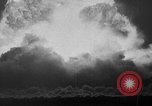 Standbild Dritte atomare Explosion von Großbritannien Australien, 1954, aus Sekunde 49 historischem Filmmaterial Videoclip 65675052629