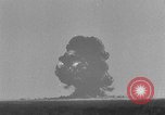 Standbild Dritte atomare Explosion von Großbritannien Australien, 1954, aus Sekunde 51 historischem Filmmaterial Videoclip 65675052629