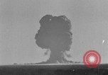 Standbild Dritte atomare Explosion von Großbritannien Australien, 1954, aus Sekunde 54 historischem Filmmaterial Videoclip 65675052629