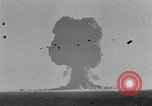 Standbild Dritte atomare Explosion von Großbritannien Australien, 1954, aus Sekunde 55 historischem Filmmaterial Videoclip 65675052629