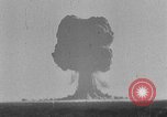 Standbild Dritte atomare Explosion von Großbritannien Australien, 1954, aus Sekunde 56 historischem Filmmaterial Videoclip 65675052629