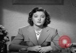 Standbild Myrna Loy mit Polio Opfer Washington DC USA, 1944, aus Sekunde 3 historischem Filmmaterial Videoclip 65675052630