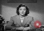 Standbild Myrna Loy mit Polio Opfer Washington DC USA, 1944, aus Sekunde 4 historischem Filmmaterial Videoclip 65675052630