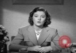 Standbild Myrna Loy mit Polio Opfer Washington DC USA, 1944, aus Sekunde 6 historischem Filmmaterial Videoclip 65675052630
