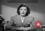 Standbild Myrna Loy mit Polio Opfer Washington DC USA, 1944, aus Sekunde 9 historischem Filmmaterial Videoclip 65675052630