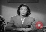 Standbild Myrna Loy mit Polio Opfer Washington DC USA, 1944, aus Sekunde 13 historischem Filmmaterial Videoclip 65675052630