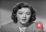 Standbild Myrna Loy mit Polio Opfer Washington DC USA, 1944, aus Sekunde 20 historischem Filmmaterial Videoclip 65675052630