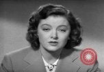 Standbild Myrna Loy mit Polio Opfer Washington DC USA, 1944, aus Sekunde 30 historischem Filmmaterial Videoclip 65675052630