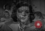 Standbild Myrna Loy mit Polio Opfer Washington DC USA, 1944, aus Sekunde 32 historischem Filmmaterial Videoclip 65675052630