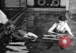 Standbild Myrna Loy mit Polio Opfer Washington DC USA, 1944, aus Sekunde 58 historischem Filmmaterial Videoclip 65675052630