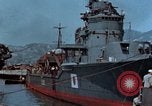 Image destroyer japonais Natsuzuki Honshu Japon Kure Base navale, 1946, de la seconde 28 séquences d'archives historiques vidéo 65675052635