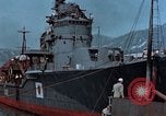 Image destroyer japonais Natsuzuki Honshu Japon Kure Base navale, 1946, de la seconde 30 séquences d'archives historiques vidéo 65675052635