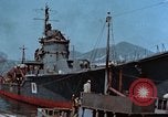 Image destroyer japonais Natsuzuki Honshu Japon Kure Base navale, 1946, de la seconde 42 séquences d'archives historiques vidéo 65675052635