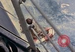 Standbild US Submarine rettet japanischen Überlebenden auf See Pazifik, 1945, aus Sekunde 6 historischem Filmmaterial Videoclip 65675052639