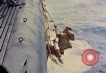 Standbild US Submarine rettet japanischen Überlebenden auf See Pazifik, 1945, aus Sekunde 19 historischem Filmmaterial Videoclip 65675052639