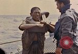 Standbild US Submarine rettet japanischen Überlebenden auf See Pazifik, 1945, aus Sekunde 26 historischem Filmmaterial Videoclip 65675052639