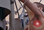 Standbild US Submarine rettet japanischen Überlebenden auf See Pazifik, 1945, aus Sekunde 44 historischem Filmmaterial Videoclip 65675052639
