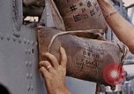 Standbild US Submarine rettet japanischen Überlebenden auf See Pazifik, 1945, aus Sekunde 50 historischem Filmmaterial Videoclip 65675052639