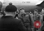 Image Clement Attlee R Berlin Allemagne Gatow Airport, 1945, de la seconde 52 séquences d'archives historiques vidéo 65675052647