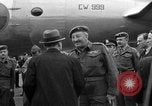 Image Clement Attlee R Berlin Allemagne Gatow Airport, 1945, de la seconde 54 séquences d'archives historiques vidéo 65675052647