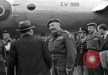 Image Clement Attlee R Berlin Allemagne Gatow Airport, 1945, de la seconde 57 séquences d'archives historiques vidéo 65675052647