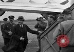 Image Clement Attlee R Berlin Allemagne Gatow Airport, 1945, de la seconde 60 séquences d'archives historiques vidéo 65675052647