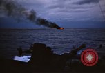 Standbild Japanische Schiff Brennen von Amerikanischen u-boot Angriff Palau Inseln, 1945, aus Sekunde 9 historischem Filmmaterial Videoclip 65675052652
