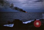 Standbild Japanische Schiff Brennen von Amerikanischen u-boot Angriff Palau Inseln, 1945, aus Sekunde 12 historischem Filmmaterial Videoclip 65675052652