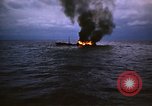 Standbild Japanische Schiff Brennen von Amerikanischen u-boot Angriff Palau Inseln, 1945, aus Sekunde 25 historischem Filmmaterial Videoclip 65675052652