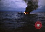 Standbild Japanische Schiff Brennen von Amerikanischen u-boot Angriff Palau Inseln, 1945, aus Sekunde 29 historischem Filmmaterial Videoclip 65675052652