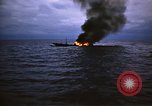 Standbild Japanische Schiff Brennen von Amerikanischen u-boot Angriff Palau Inseln, 1945, aus Sekunde 30 historischem Filmmaterial Videoclip 65675052652