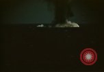 Standbild Japanische Frachter explodiert aus amerikanischen Torpedos Palau Inseln, 1945, aus Sekunde 10 historischem Filmmaterial Videoclip 65675052653