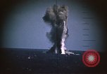 Standbild US Navy u-boot Torpedos markante Japanischen Schiff Palau Inseln, 1945, aus Sekunde 30 historischem Filmmaterial Videoclip 65675052654