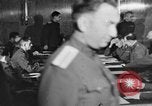 Standbild russischen Beamten Potsdam Deutschland, 1945, aus Sekunde 9 historischem Filmmaterial Videoclip 65675052660