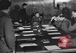 Standbild russischen Beamten Potsdam Deutschland, 1945, aus Sekunde 11 historischem Filmmaterial Videoclip 65675052660