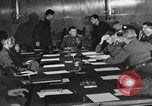 Standbild russischen Beamten Potsdam Deutschland, 1945, aus Sekunde 13 historischem Filmmaterial Videoclip 65675052660