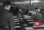 Standbild russischen Beamten Potsdam Deutschland, 1945, aus Sekunde 15 historischem Filmmaterial Videoclip 65675052660
