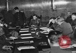 Standbild russischen Beamten Potsdam Deutschland, 1945, aus Sekunde 17 historischem Filmmaterial Videoclip 65675052660
